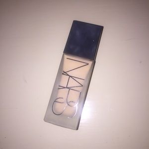 Nars all day luminous weightless foundation